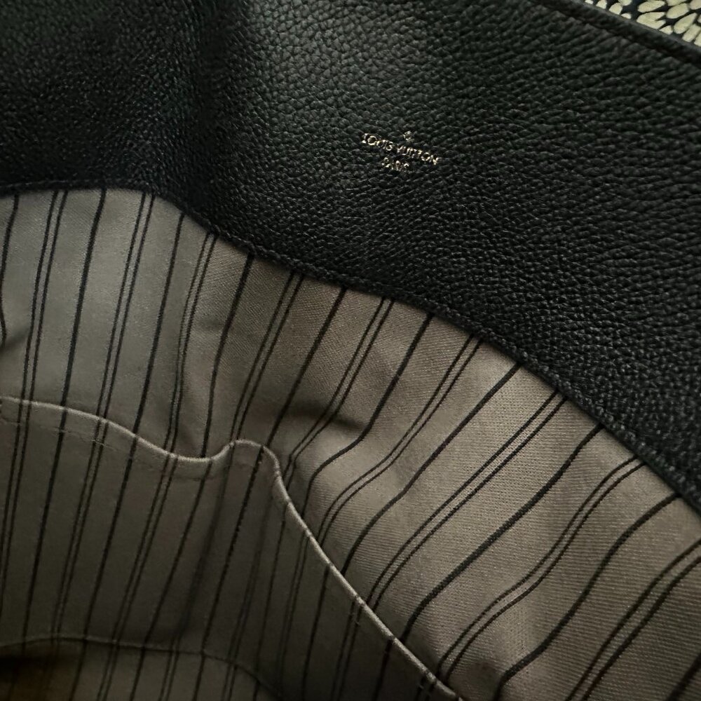 Louis Vuitton Melie Bag - Picture 4 of 5
